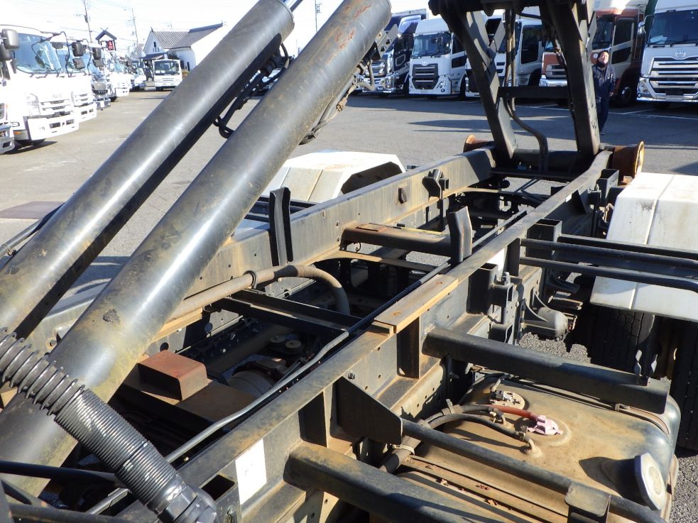 シャーシの状態です。|いすゞ フォワード TKG-FRR90S2(2WD)の写真7