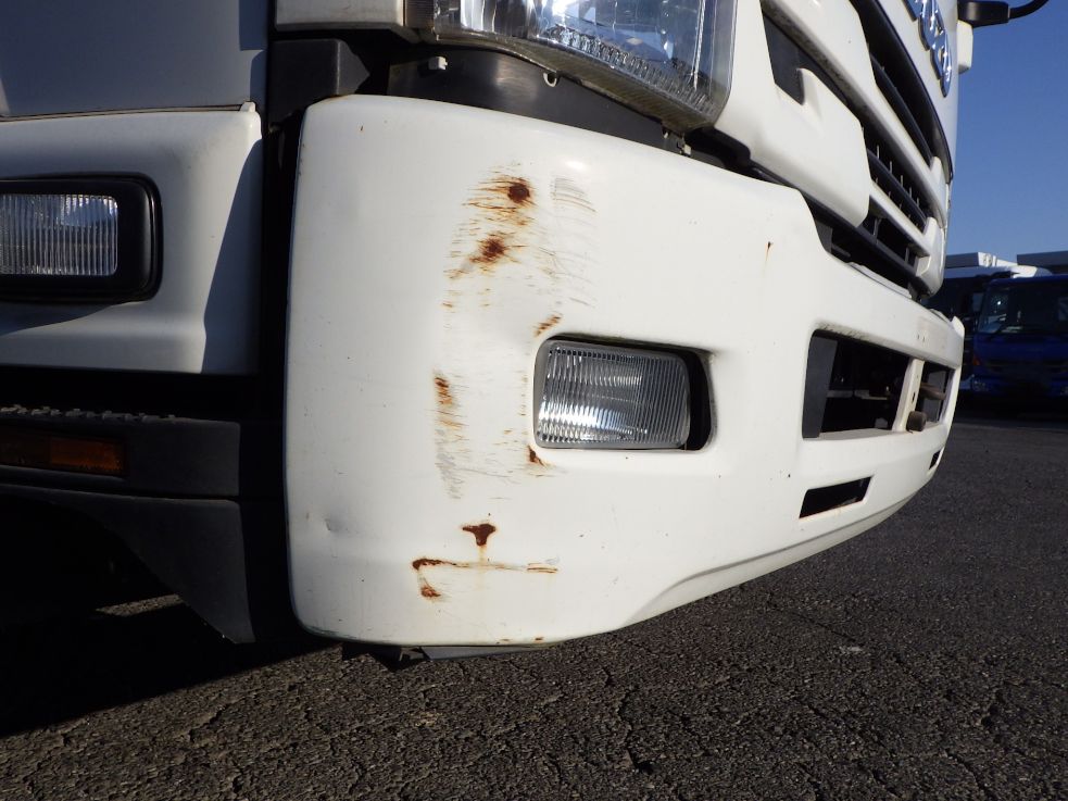 フロントバンパーの両サイドにキズ・サビ・ヘコミがあります。|いすゞ フォワード TKG-FRR90S2(2WD)の写真25