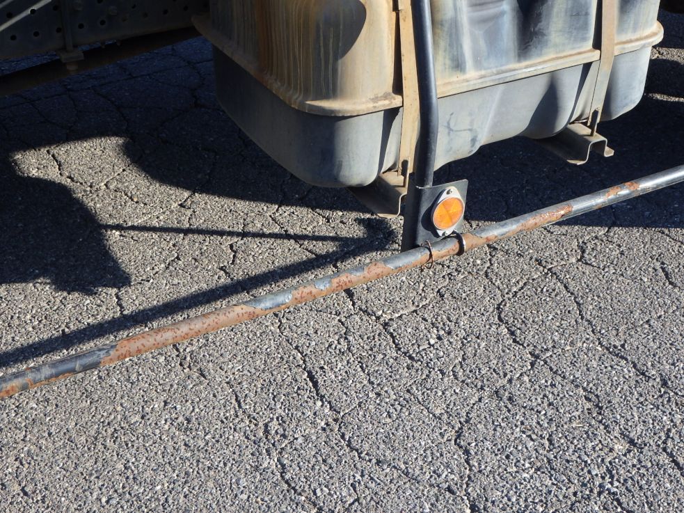 助手席側サイドバンパーにサビがあります。(運転席側にもあります)|いすゞ フォワード TKG-FRR90S2(2WD)の写真29