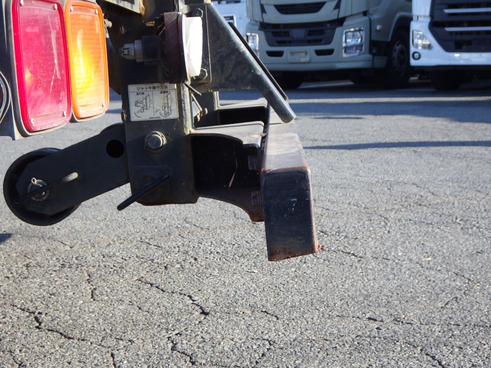 リヤバンパーに曲がりがあります。|いすゞ フォワード TKG-FRR90S2(2WD)の写真37