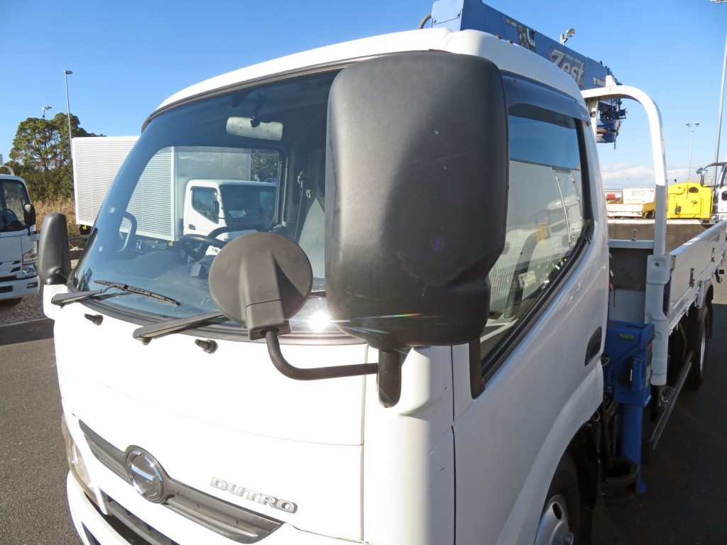 ミラーに色あせ・線キズがあります。|日野 デュトロ TKG-XZU650M(2WD)の写真18