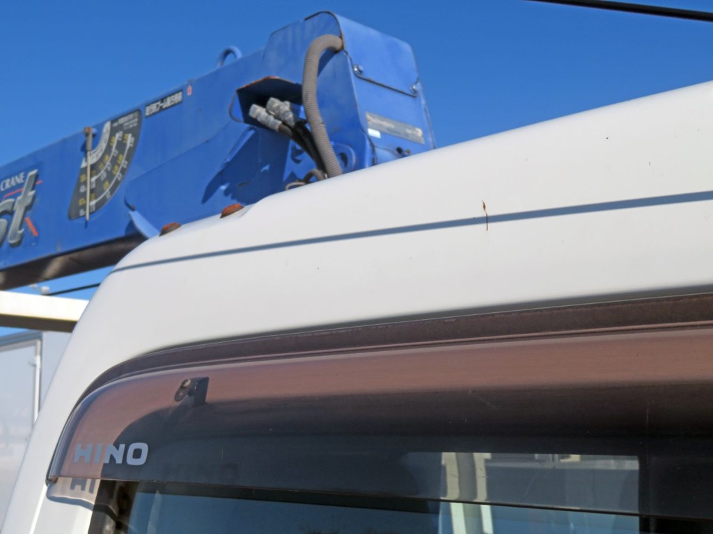 運転席側ドア上部に小さいキズがあります。|日野 デュトロ TKG-XZU650M(2WD)の写真24