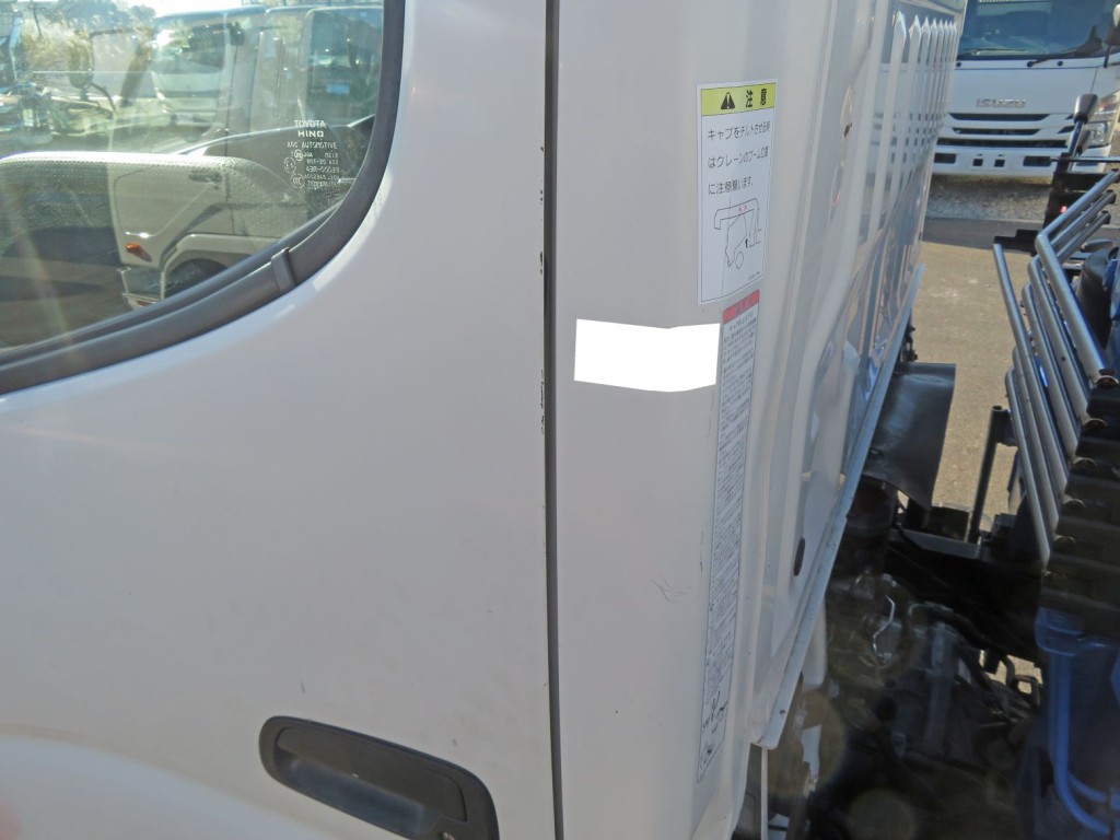 助手席側ドアに細かいキズがあります。|日野 デュトロ TKG-XZU650M(2WD)の写真28