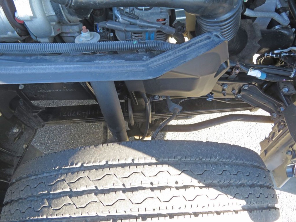 脚廻りに軽いサビがあります。|日野 デュトロ TKG-XZU650M(2WD)の写真31