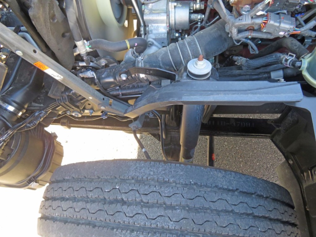 脚廻りに軽いサビがあります。|日野 デュトロ TKG-XZU650M(2WD)の写真33