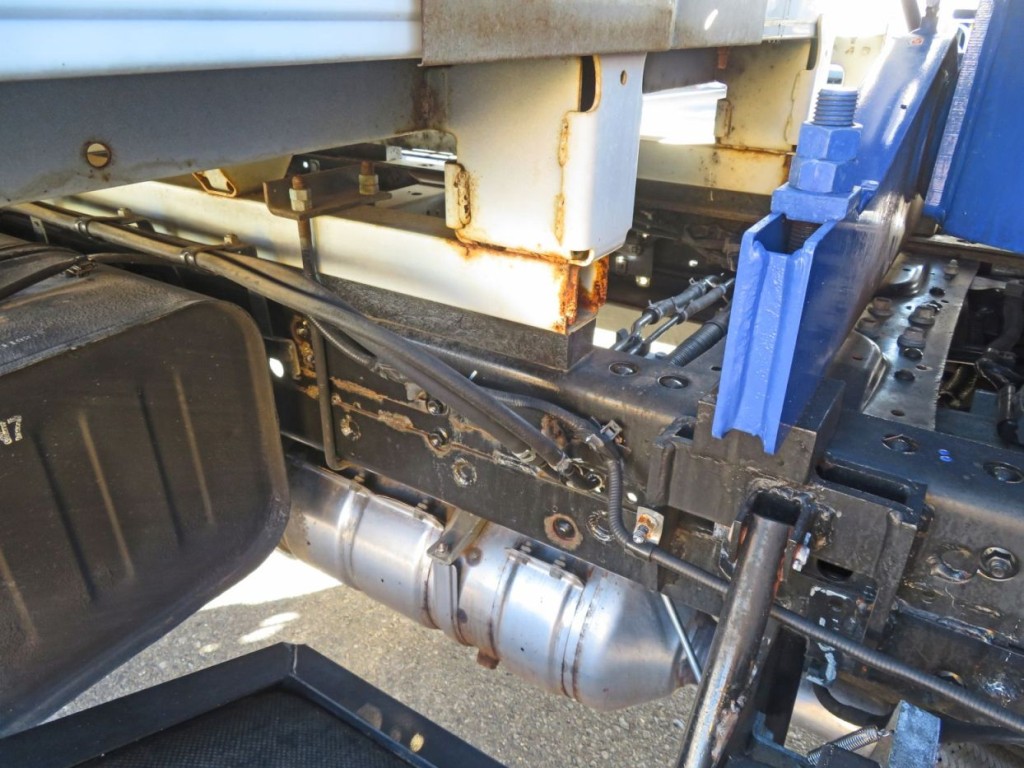荷台下部にサビがあります。|日野 デュトロ TKG-XZU650M(2WD)の写真37