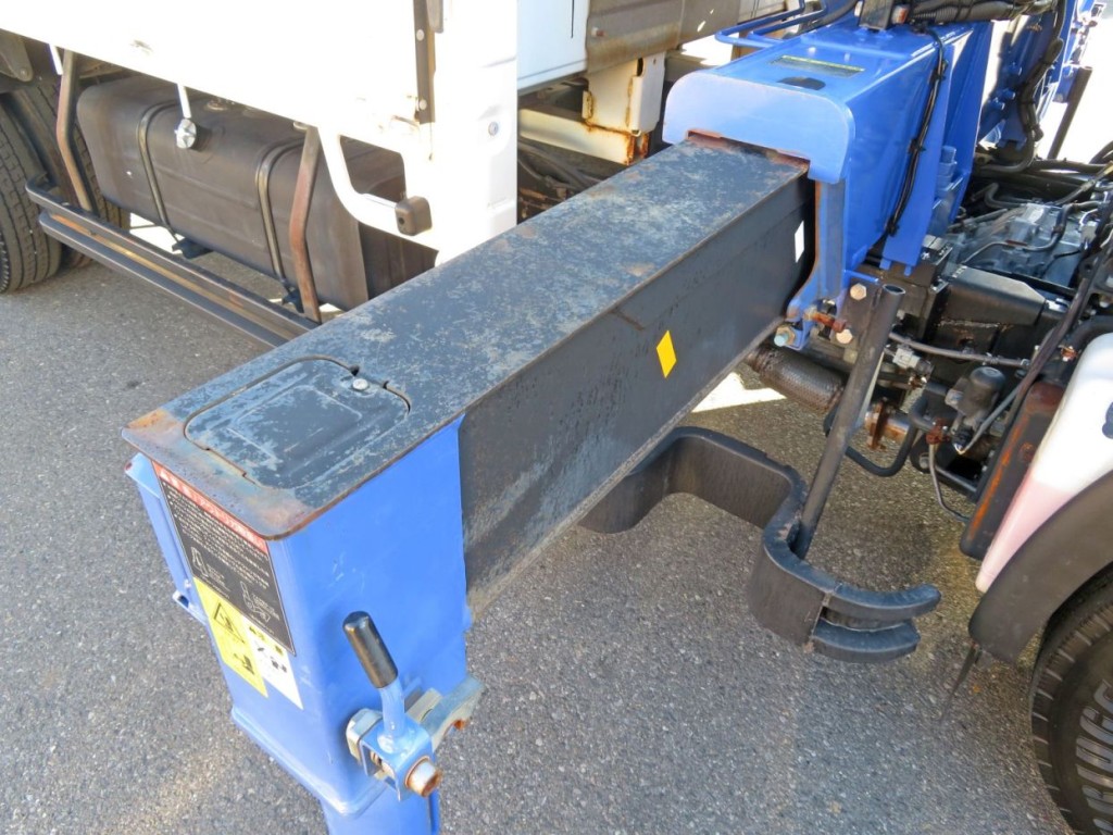 アウトリガー上ににサビ・キズ・色あせがあります。|日野 デュトロ TKG-XZU650M(2WD)の写真38