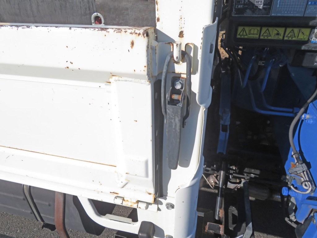 あおりロック周りにサビ・キズがあります。|日野 デュトロ TKG-XZU650M(2WD)の写真43