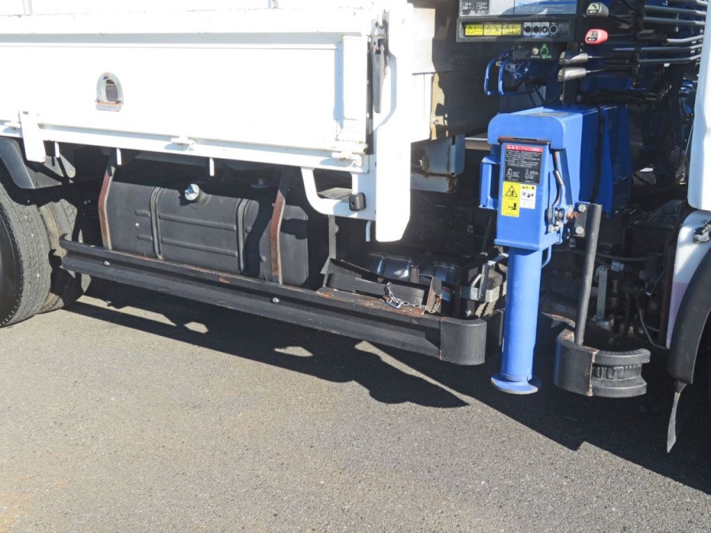 サイドバンパーにサビ・細かいキズがあります。|日野 デュトロ TKG-XZU650M(2WD)の写真46