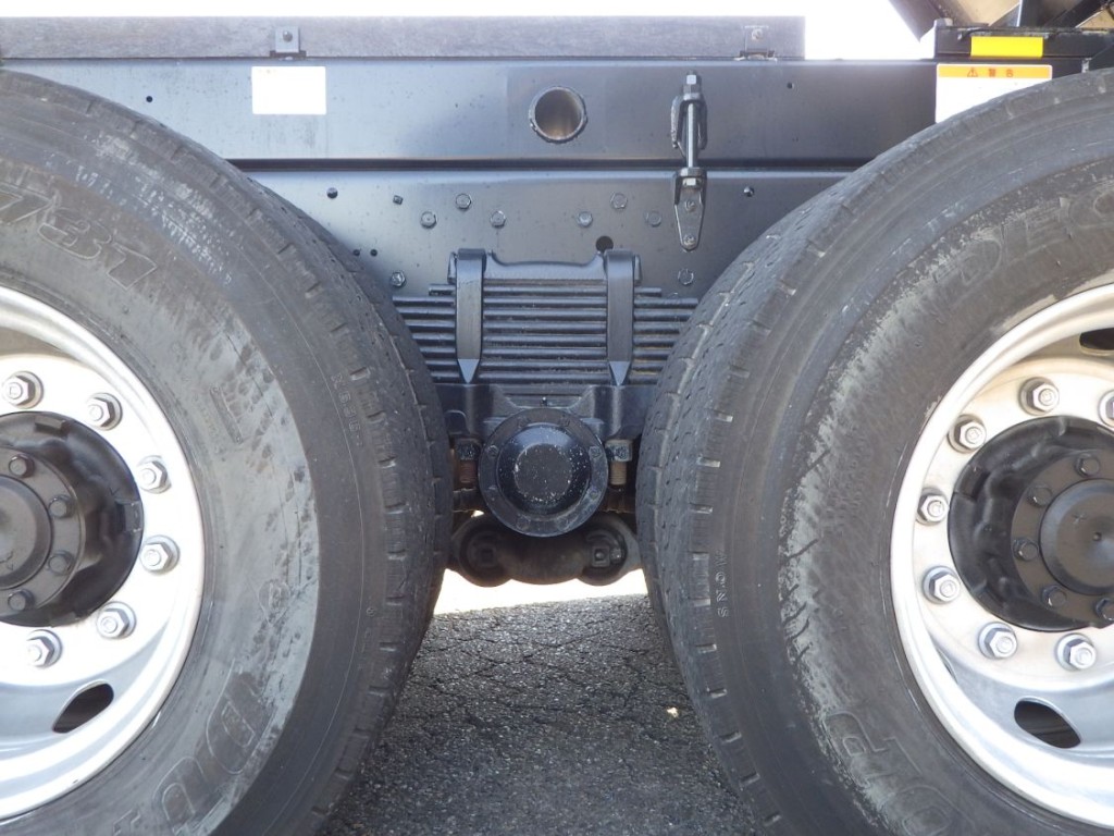 タイヤ間の状態です。|三菱 スーパーグレート 2KG-FV70HXの写真5