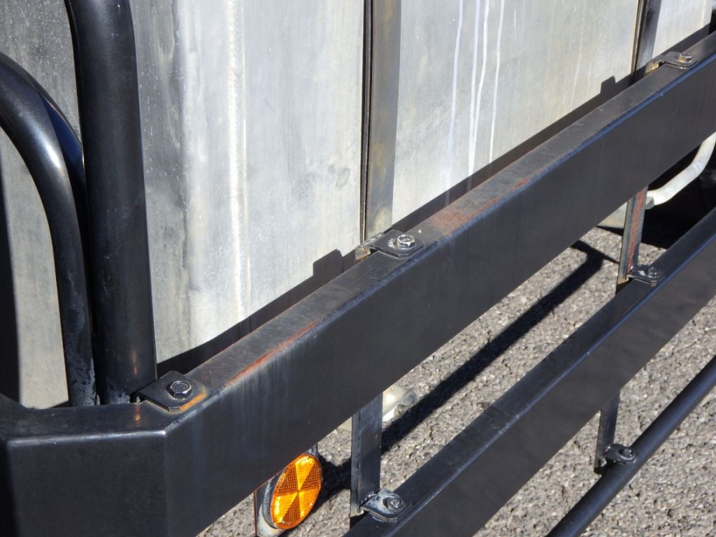 助手席側サイドバンパーにサビがあります。|三菱 スーパーグレート 2KG-FV70HXの写真28