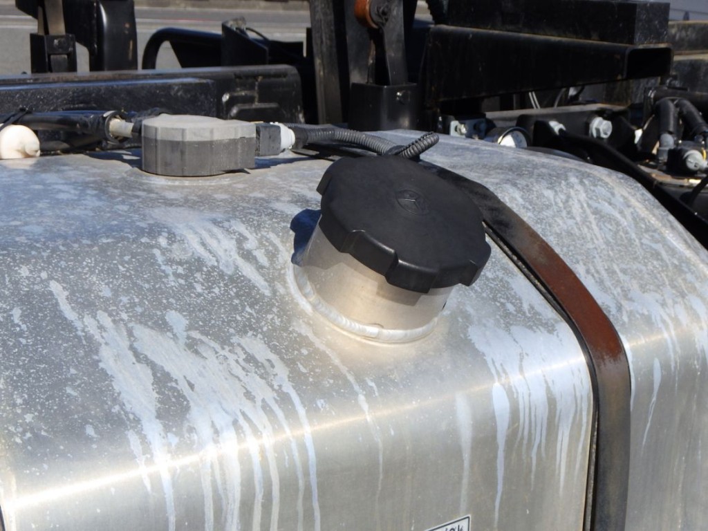 燃料タンクは変色しています。|三菱 スーパーグレート 2KG-FV70HXの写真29