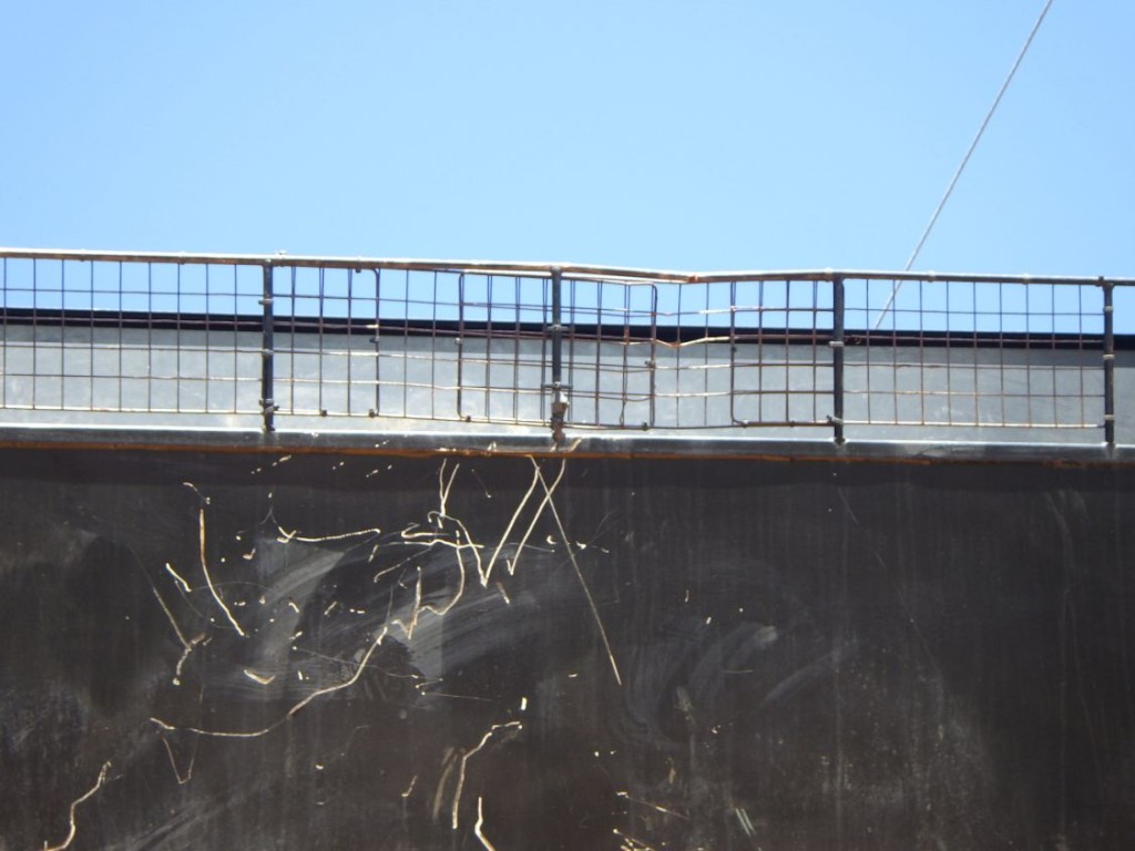 プロテクター裏側にキズ・サビ・ヘコミがあります。|三菱 スーパーグレート 2KG-FV70HXの写真30