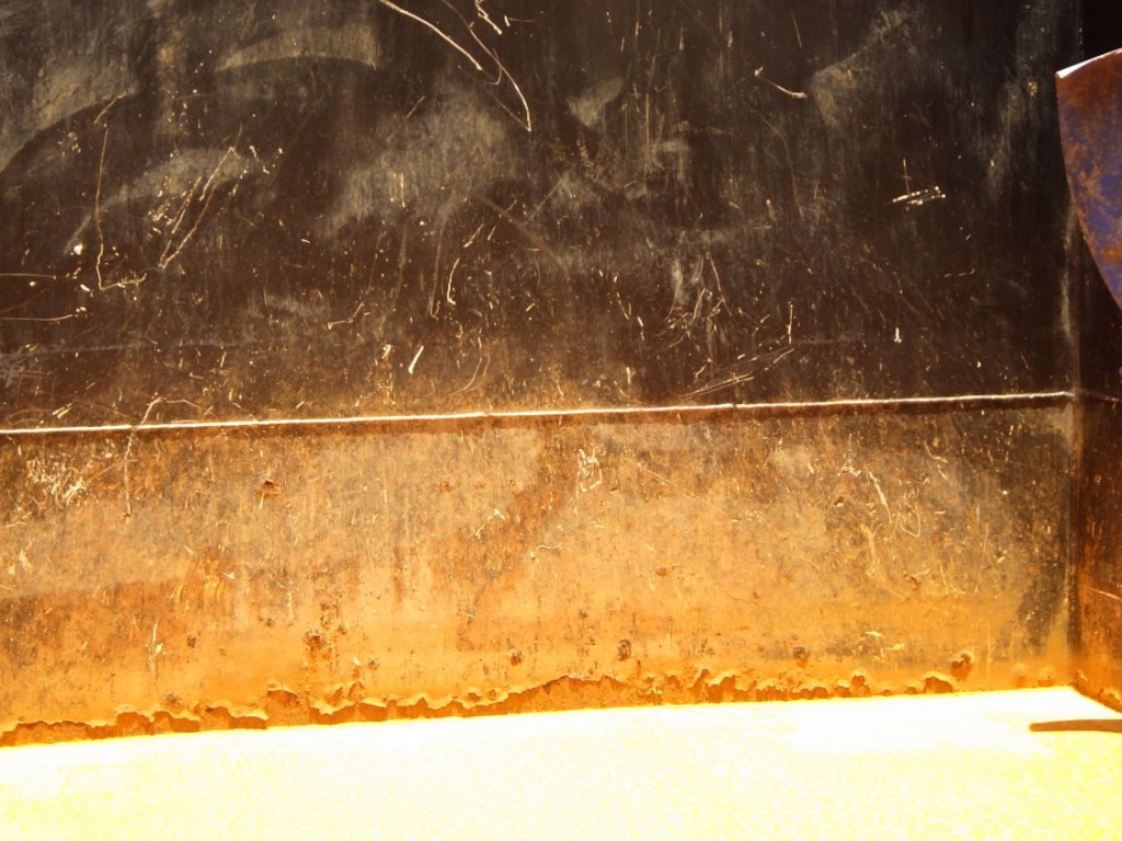 荷台内側にキズ・サビ・ヘコミがあります。|三菱 スーパーグレート 2KG-FV70HXの写真31