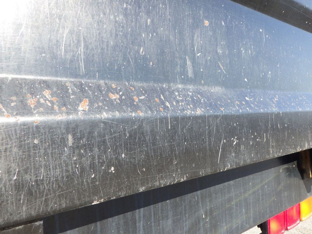 リヤ周りにキズ・サビがあります。|三菱 スーパーグレート 2KG-FV70HXの写真33