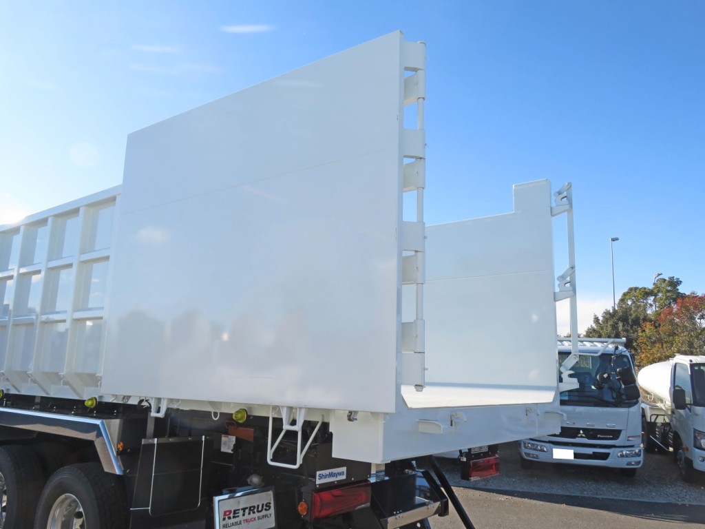 リア扉は片開式です。|三菱 スーパーグレート 2PG-FV80HZの写真11