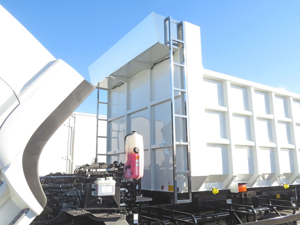 シートデッキ周り・ハシゴはステンレス製です。|三菱 スーパーグレート 2PG-FV80HZの写真14