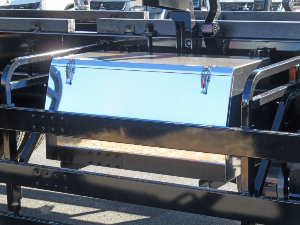 工具箱はステンレス製です。|三菱 スーパーグレート 2PG-FV80HZの写真16