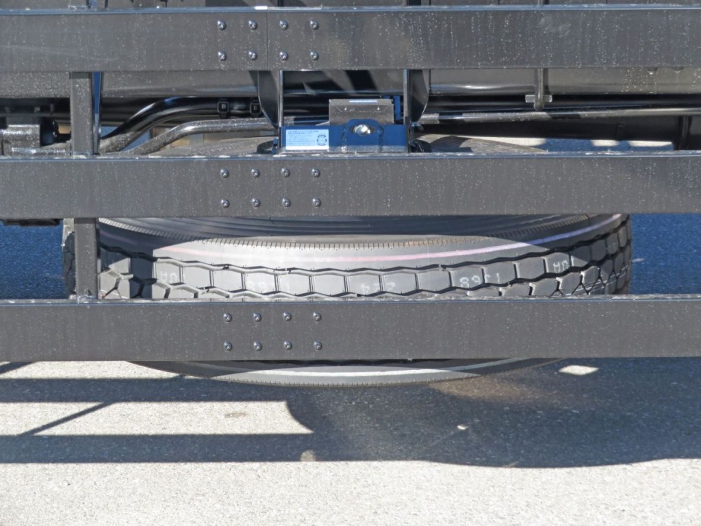 スペアタイヤ付きです。|三菱 スーパーグレート 2PG-FV80HZの写真17