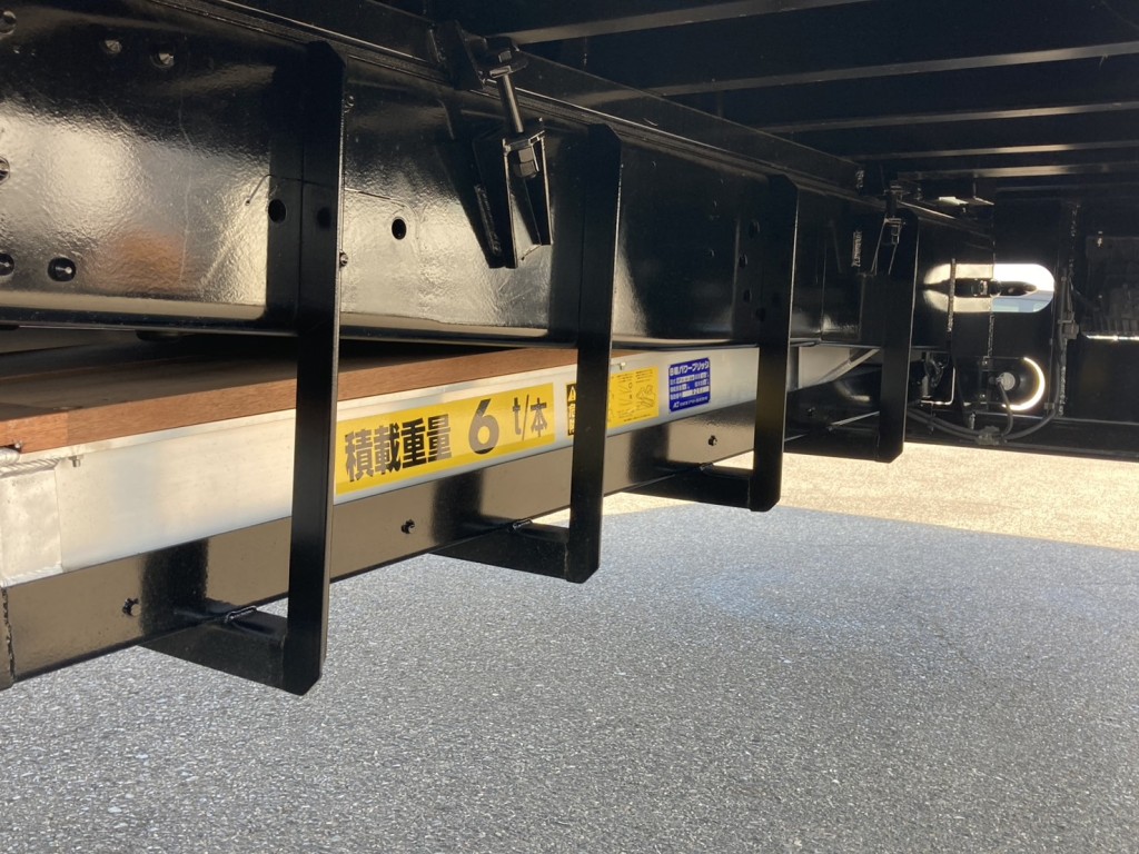 シャーシとネタとアルミブリッジの収納です。|三菱 スーパーグレート 2KG-FS70HZの写真6