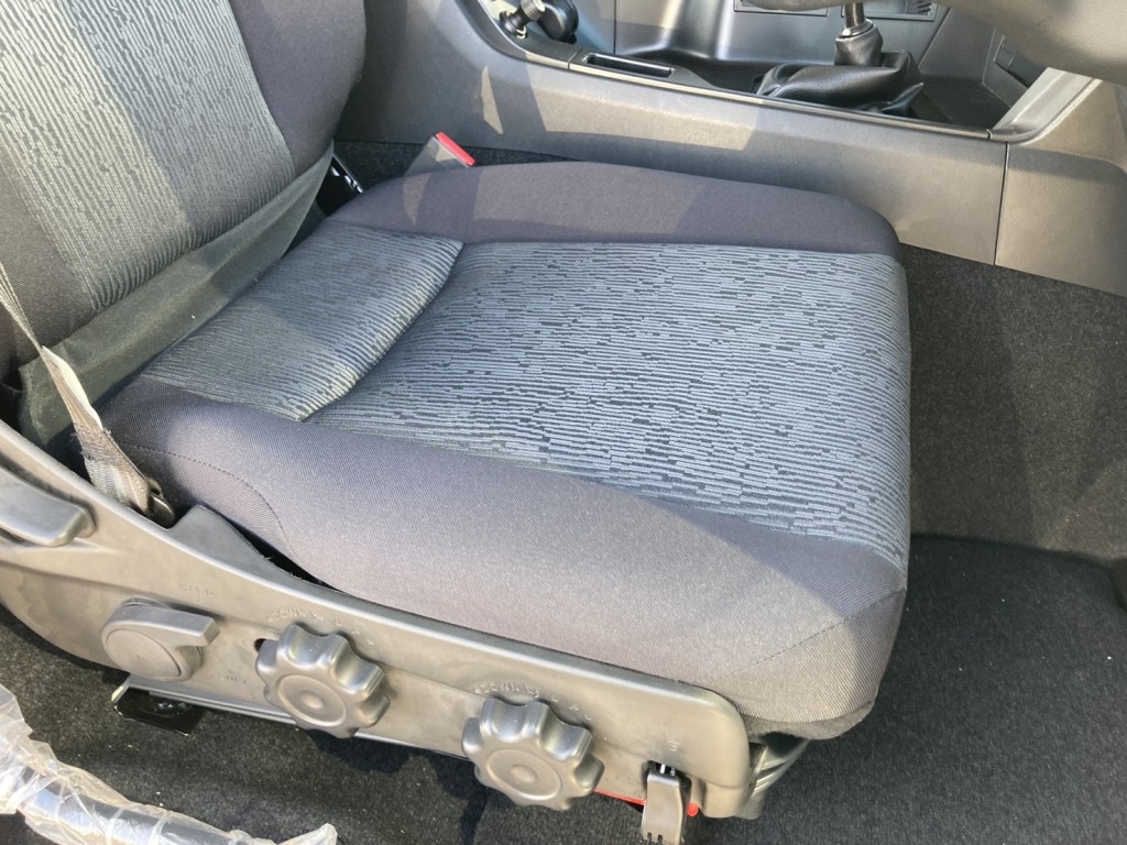 シート座面の状態です。|三菱 スーパーグレート 2KG-FS70HZの写真9