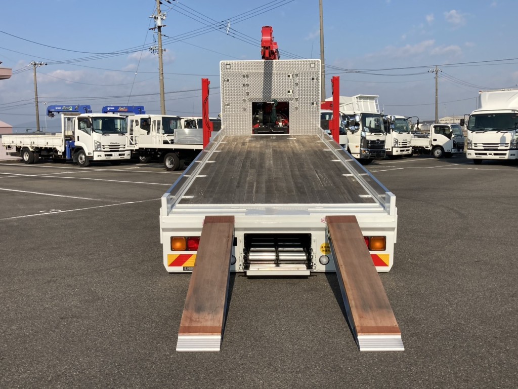 ボデーをジャッキーアップさせた状態です。|三菱 スーパーグレート 2KG-FS70HZの写真12