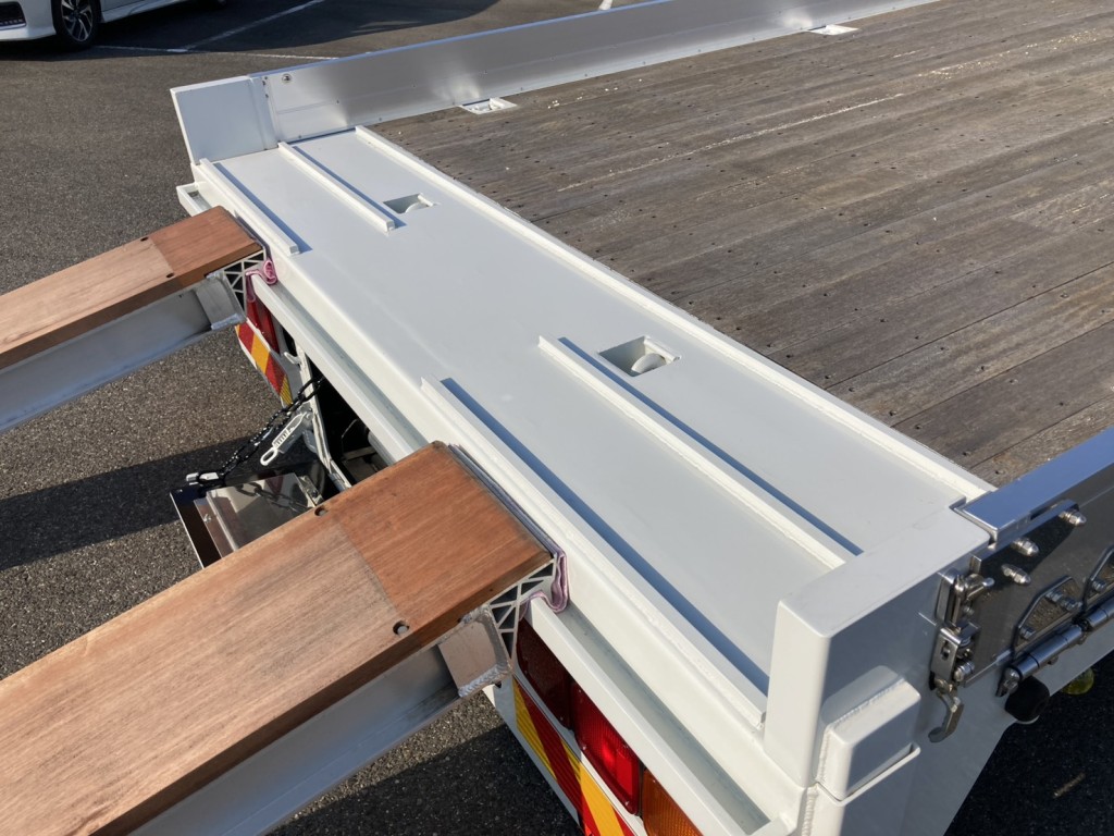 スロープハンガーにアルミブリッジを掛けた状態です。|三菱 スーパーグレート 2KG-FS70HZの写真33