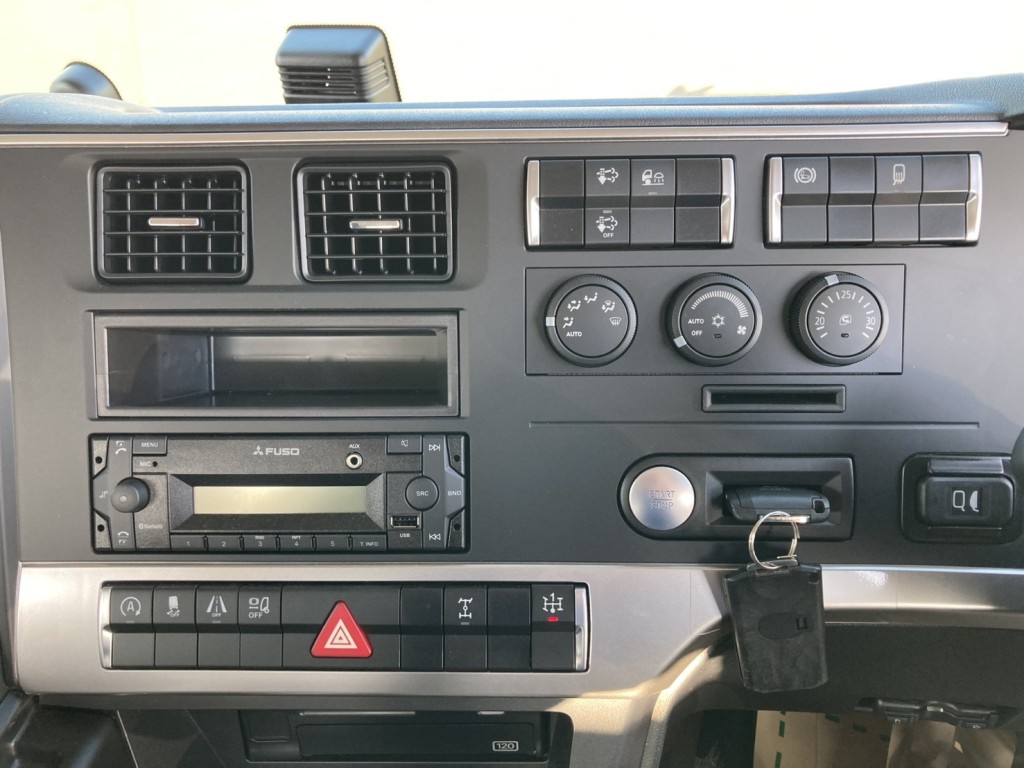 インパネ周りです。|三菱 スーパーグレート 2KG-FS70HZの写真41