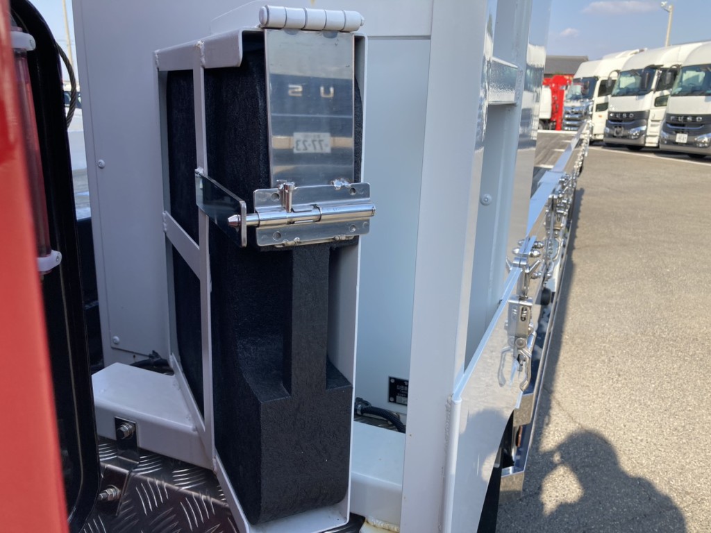 アウトリガーベースの収納です。|三菱 スーパーグレート 2KG-FS70HZの写真49