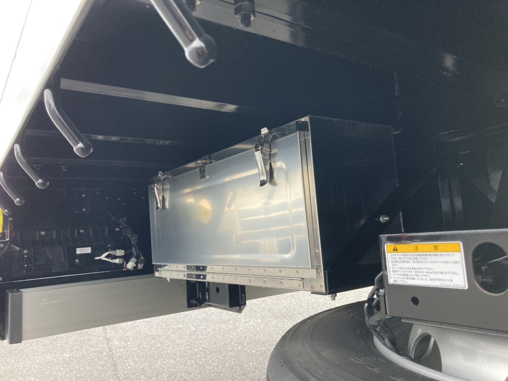 ネタと工具箱の状態です。|日野 レンジャー 2DG-GK2ABAの写真8