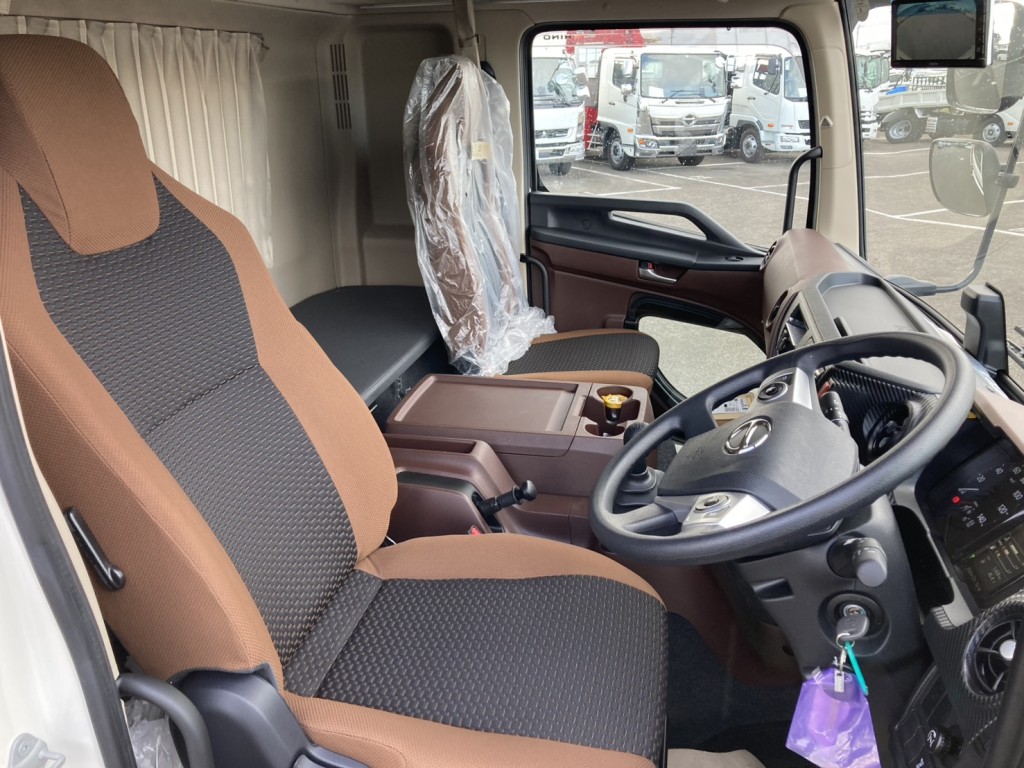 車内です。|日野 レンジャー 2DG-GK2ABAの写真9