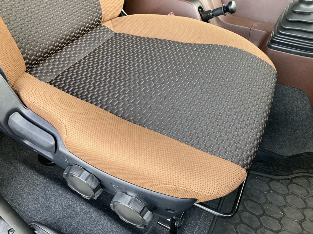 シート座面の状態です。|日野 レンジャー 2DG-GK2ABAの写真10