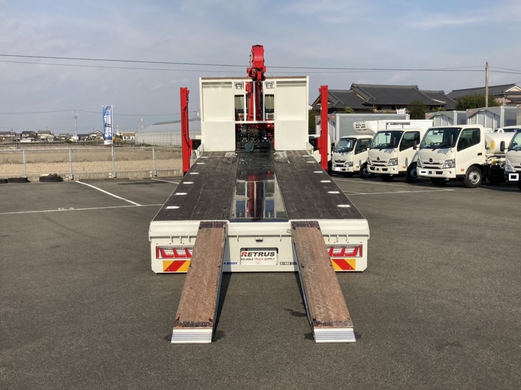 ジャッキーアップして歩みを接地させた状態です。|日野 レンジャー 2DG-GK2ABAの写真13