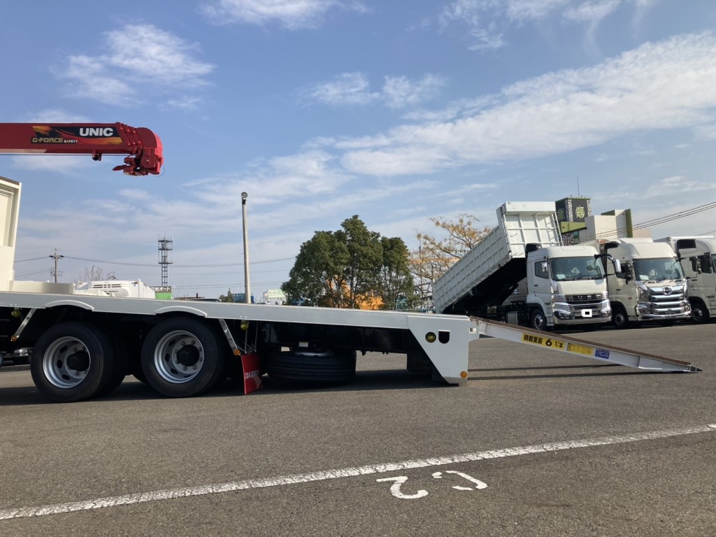 ジャッキーアップして歩みを接地させた状態です。|日野 レンジャー 2DG-GK2ABAの写真31