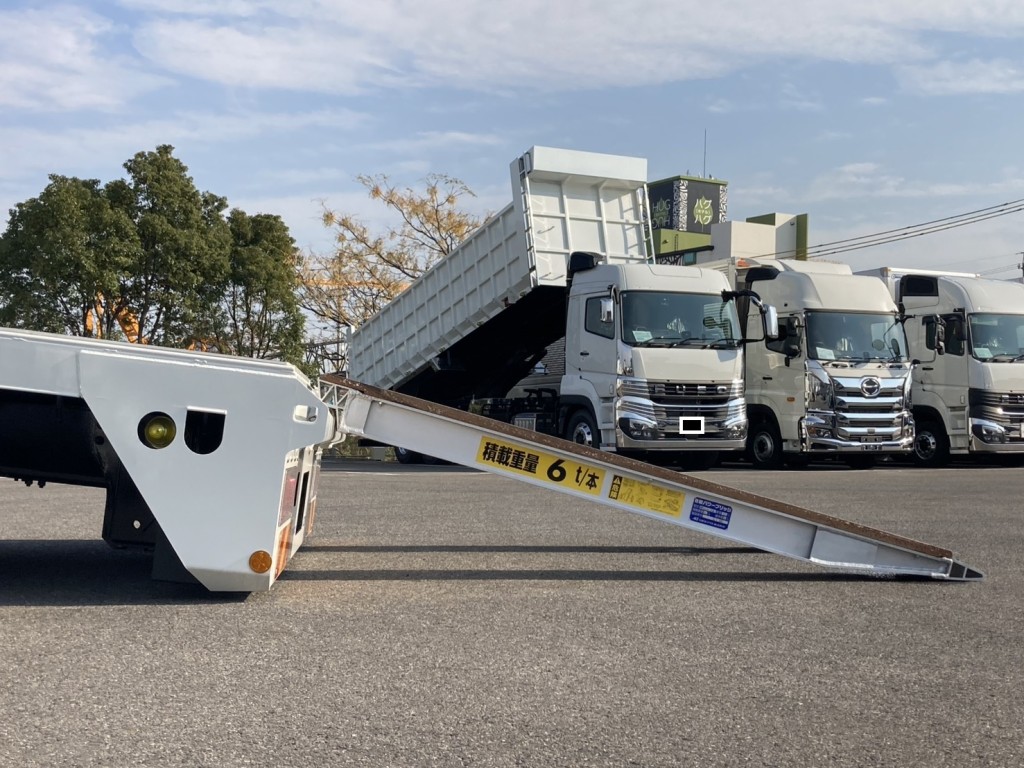 歩みを接地させた状態です。|日野 レンジャー 2DG-GK2ABAの写真32