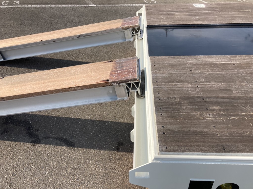 スロープハンガーにアルミブリッジをセットした状態です。|日野 レンジャー 2DG-GK2ABAの写真34