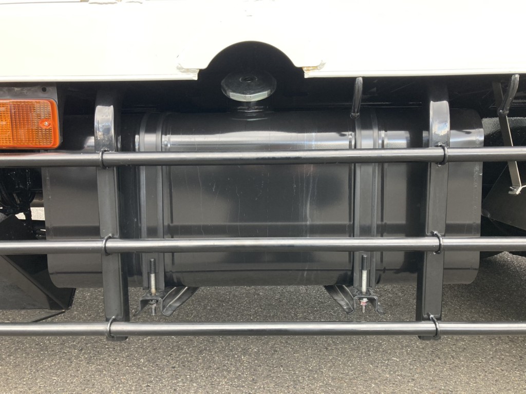 燃料タンクです。|日野 レンジャー 2DG-GK2ABAの写真40