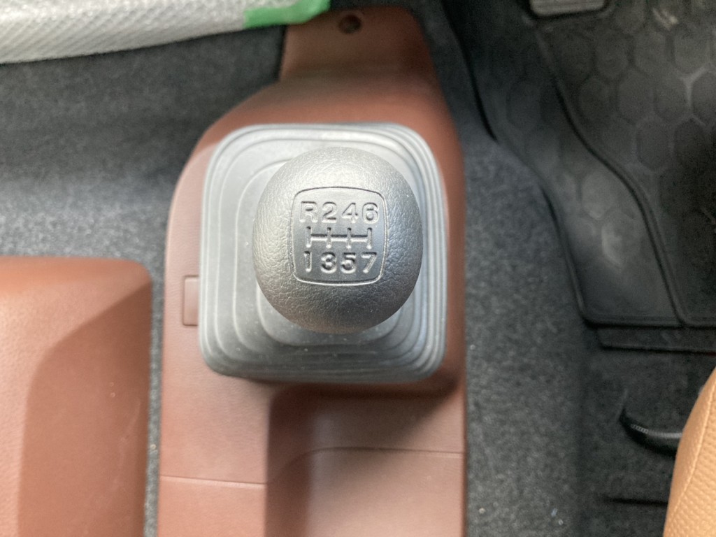 7速です。|日野 レンジャー 2DG-GK2ABAの写真44