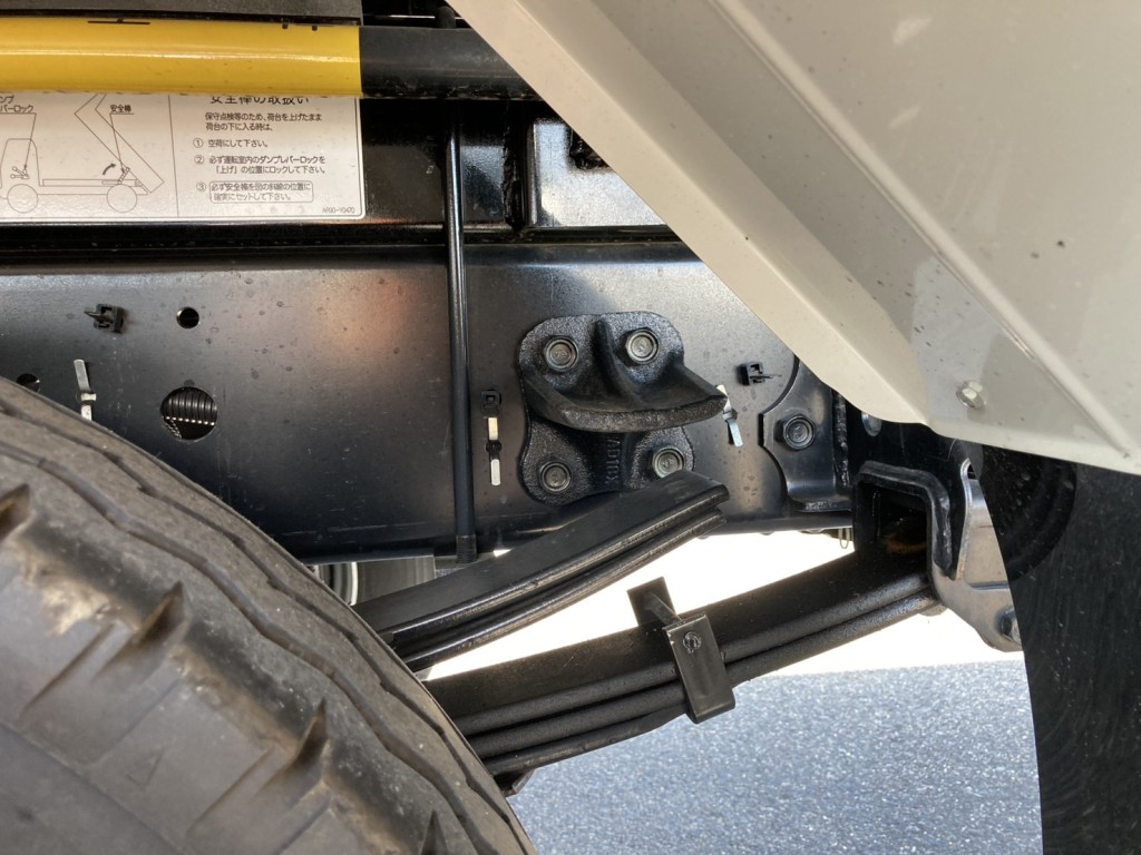 シャーシとスプリングの状態です。|いすゞ フォワード 2RG-FRR90S3(2WD)の写真6