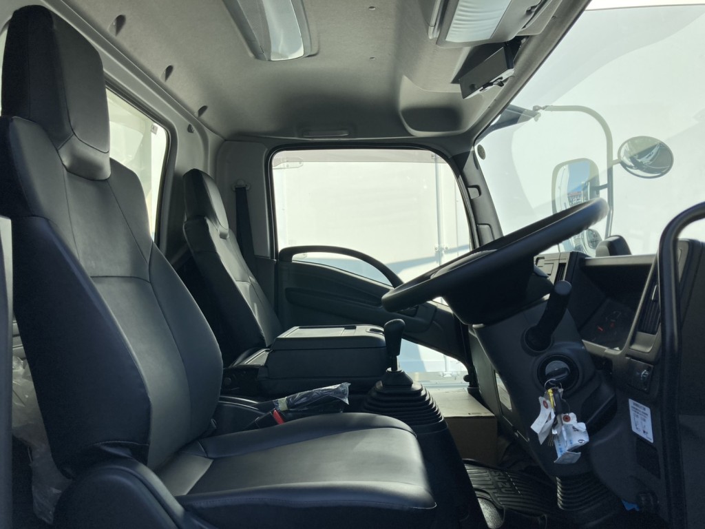 車内です。|いすゞ フォワード 2RG-FRR90S3(2WD)の写真8