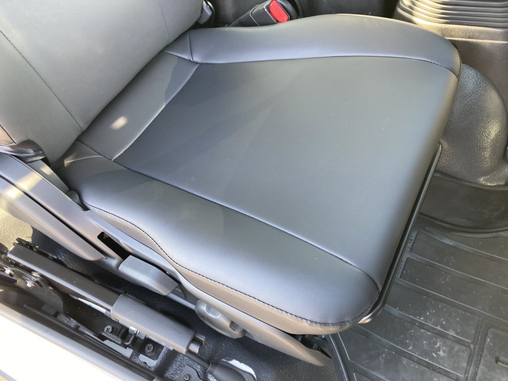 シート座面の状態です。|いすゞ フォワード 2RG-FRR90S3(2WD)の写真9