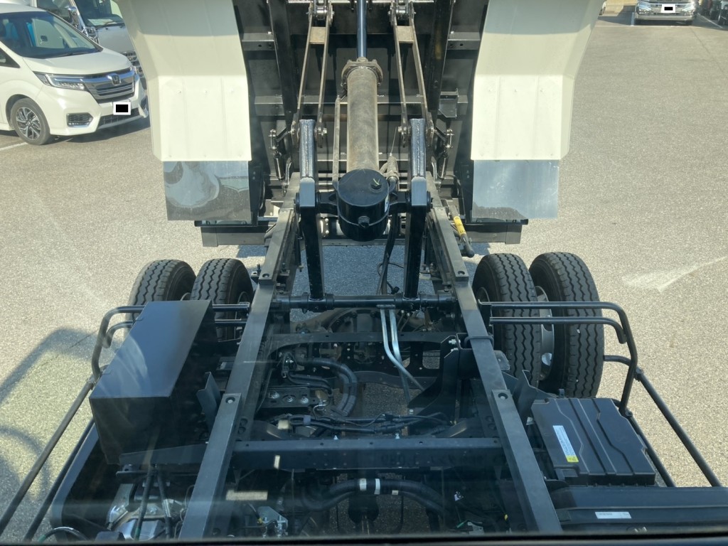ホイストとシャーシ周りの状態です。|いすゞ フォワード 2RG-FRR90S3(2WD)の写真16