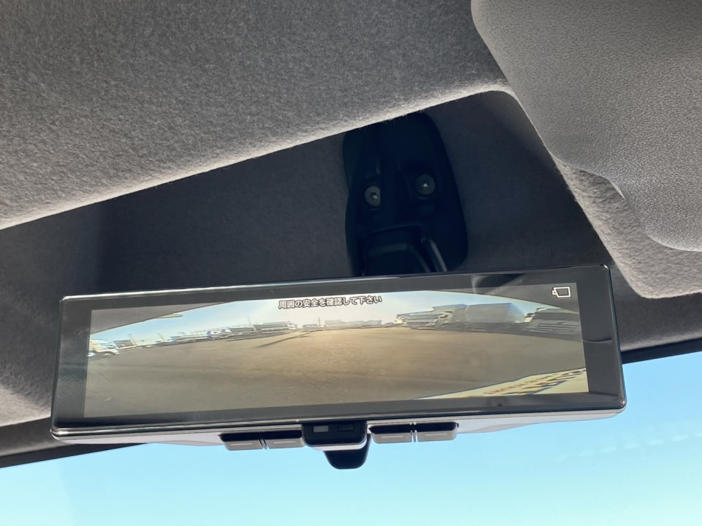 ルームミラー型リアモニターです。|いすゞ フォワード 2RG-FRR90S3(2WD)の写真28