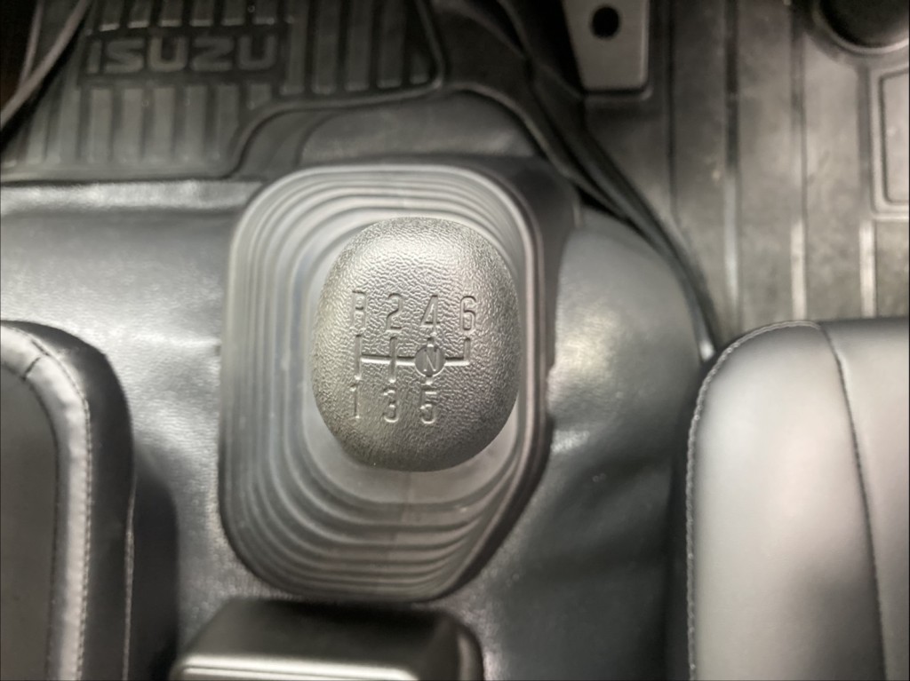 6速です。|いすゞ フォワード 2RG-FRR90S3(2WD)の写真31