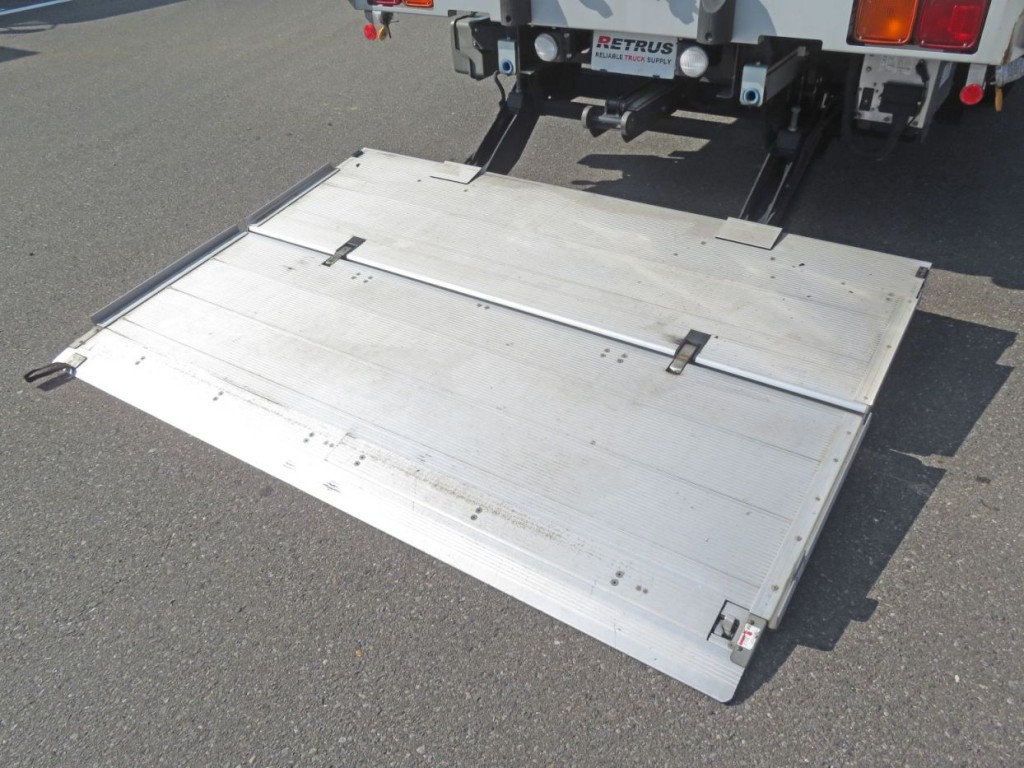 いすゞ フォワード 2RG-FRR90T2(2WD)の写真11