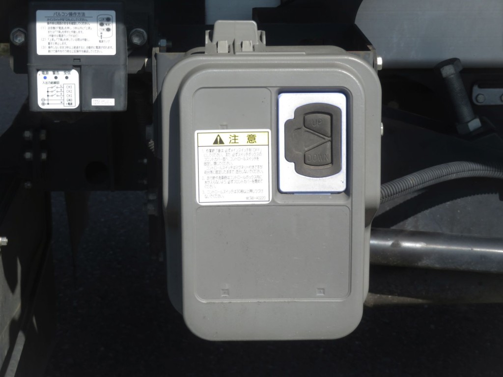 いすゞ フォワード 2RG-FRR90T2(2WD)の写真12