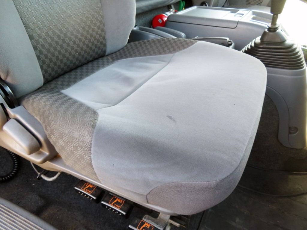 いすゞ フォワード 2RG-FRR90T2(2WD)の写真32