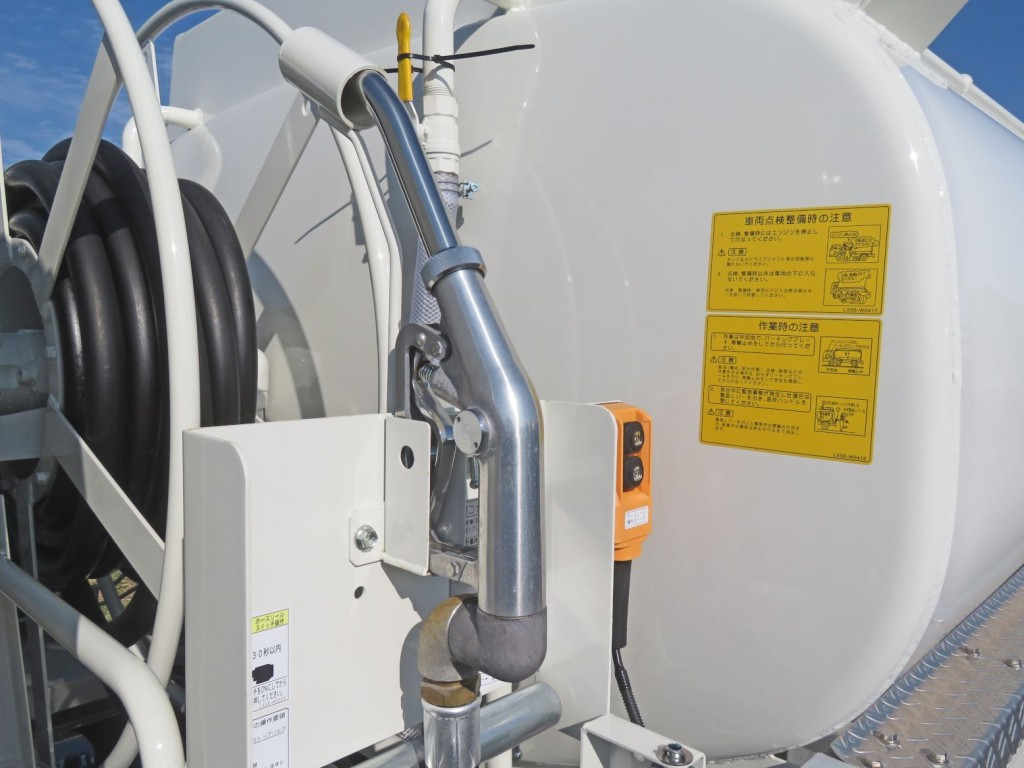 給油先端部の状態です。|日野 デュトロ 2KG-XZU600E(2WD)の写真15