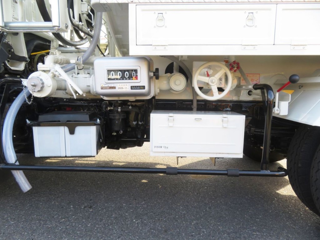 配管の状態です。|日野 デュトロ 2KG-XZU600E(2WD)の写真17