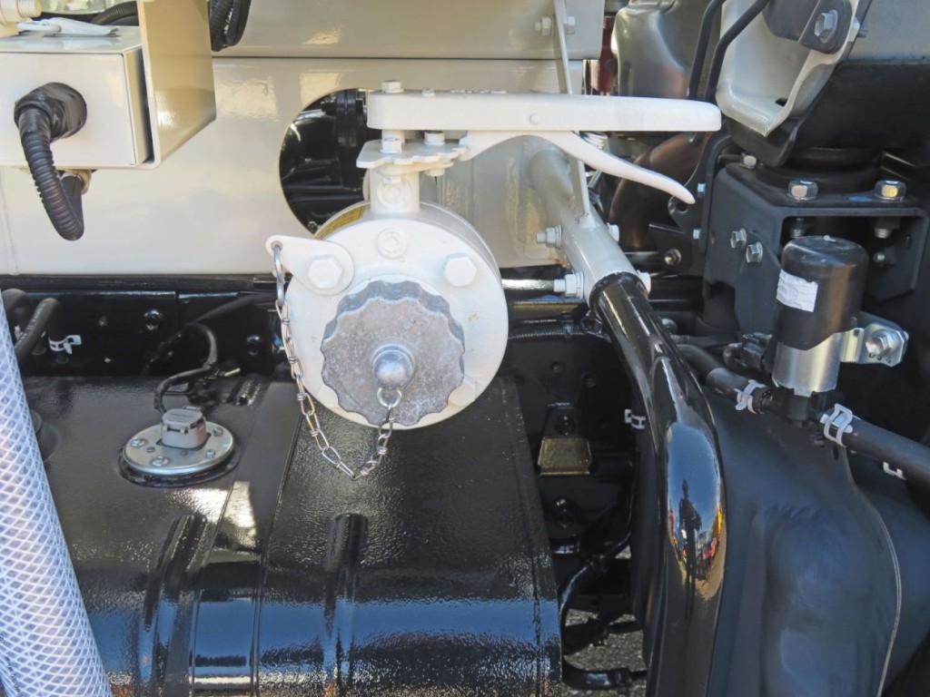 配管の状態です。|日野 デュトロ 2KG-XZU600E(2WD)の写真25